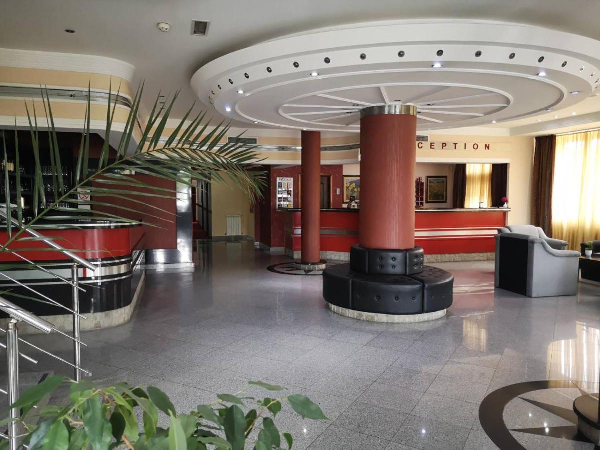 Hotel Elegance Beograd Bagian luar foto