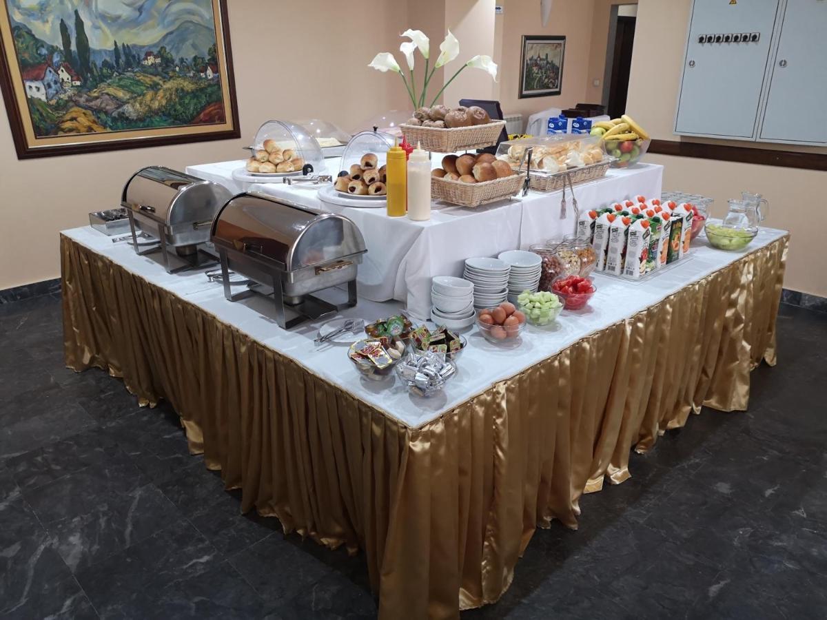 Hotel Elegance Beograd Bagian luar foto