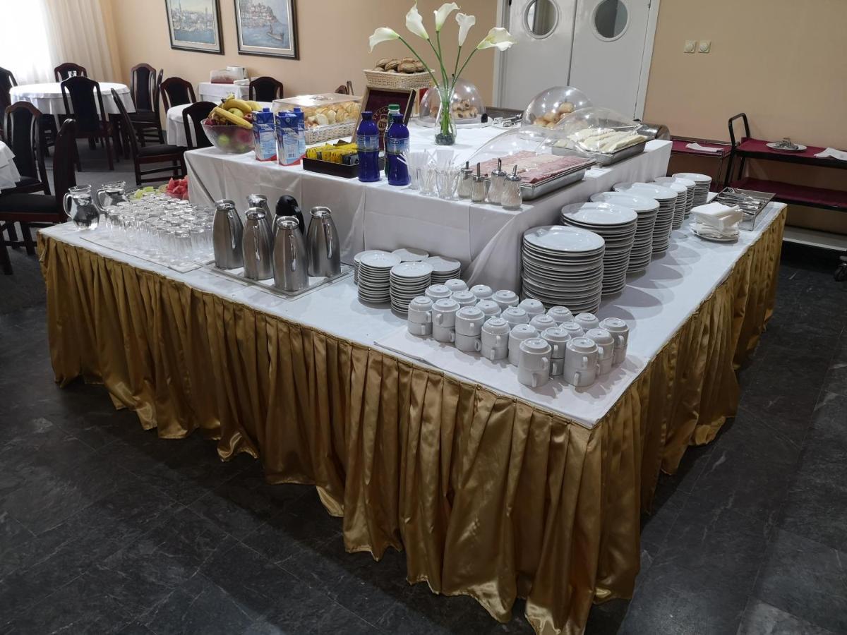 Hotel Elegance Beograd Bagian luar foto