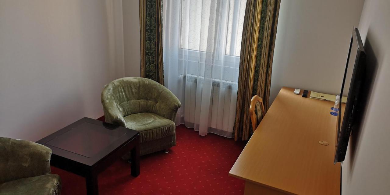 Hotel Elegance Beograd Bagian luar foto