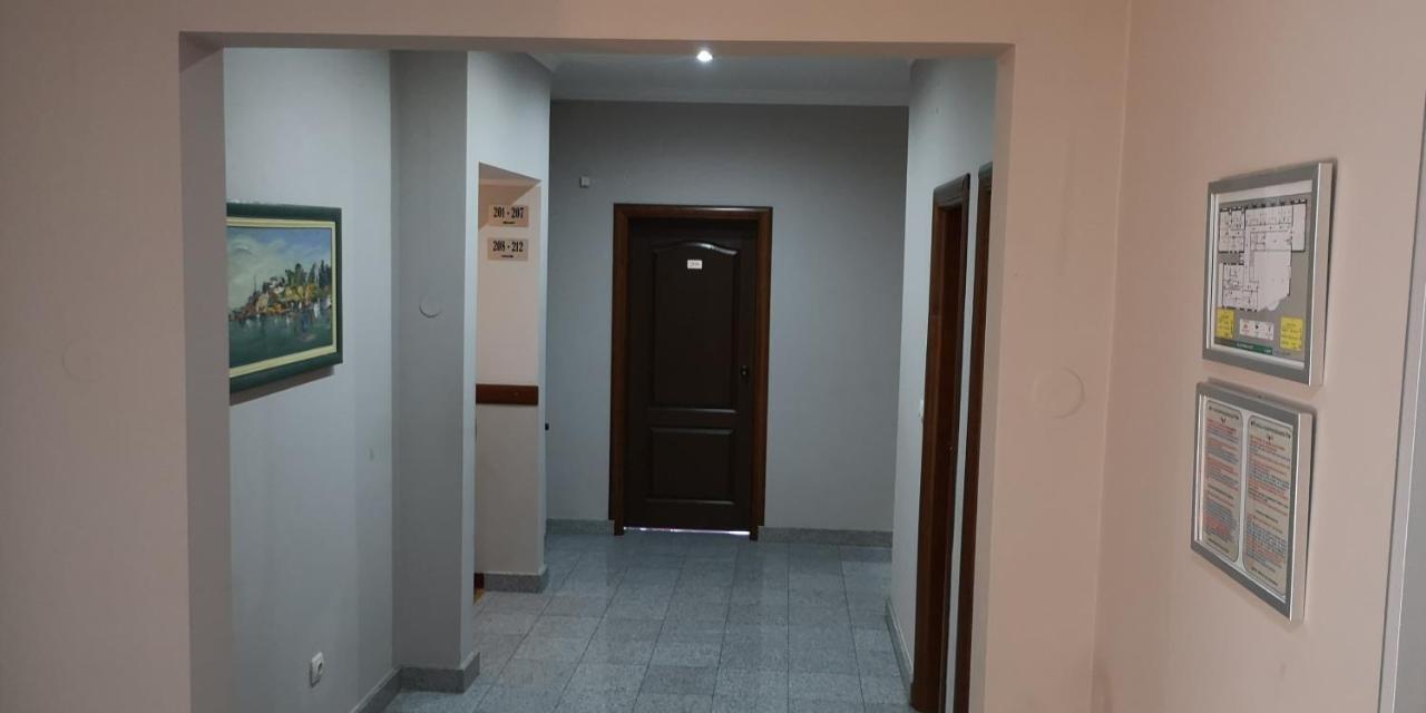 Hotel Elegance Beograd Bagian luar foto