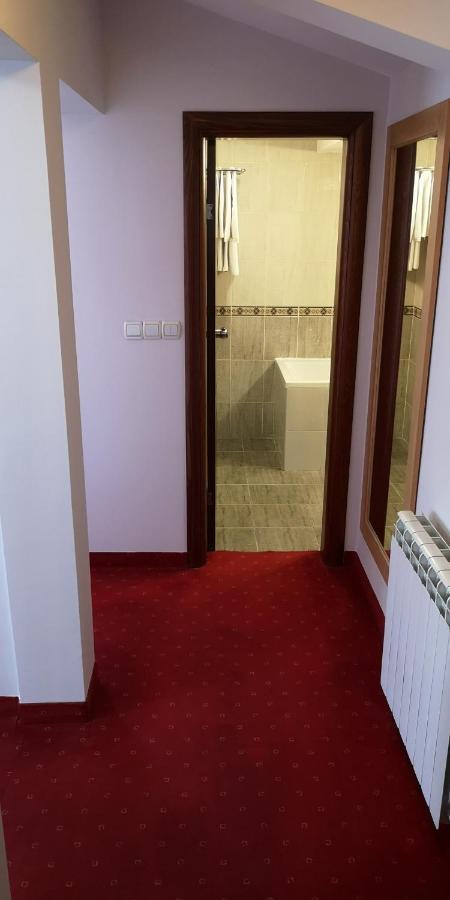Hotel Elegance Beograd Bagian luar foto