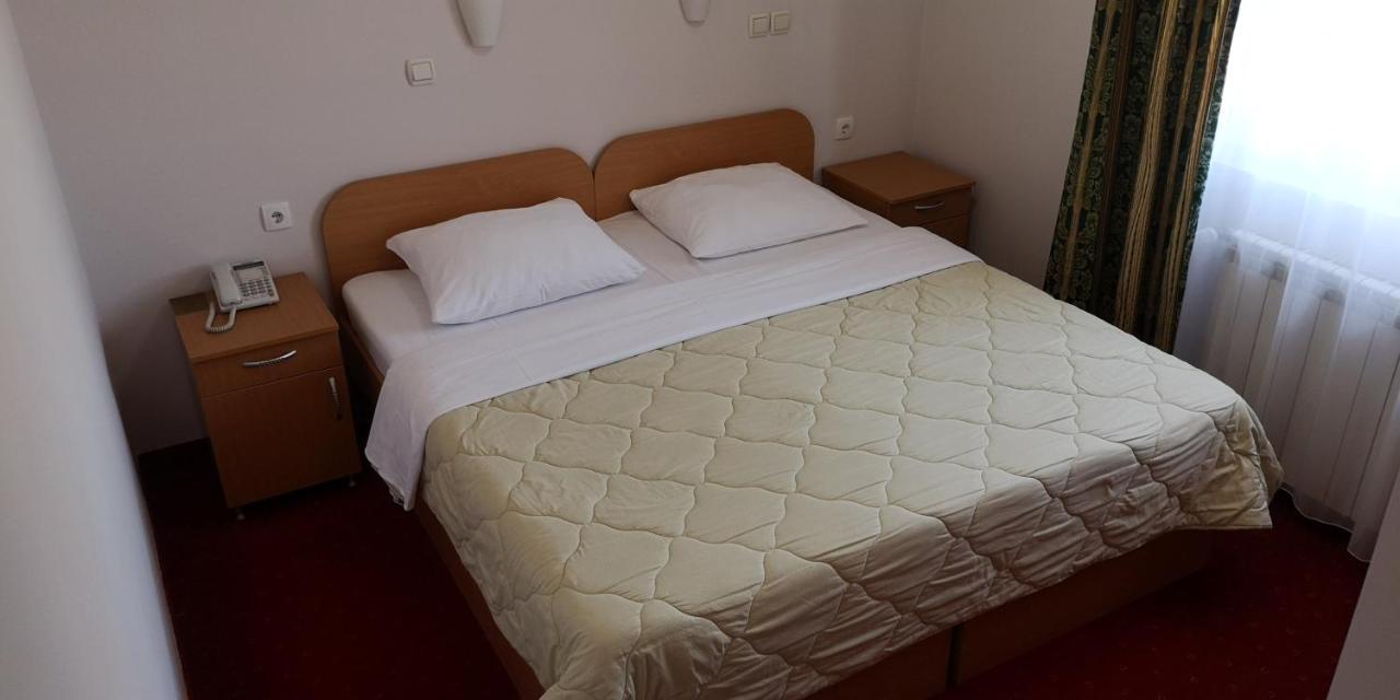 Hotel Elegance Beograd Bagian luar foto