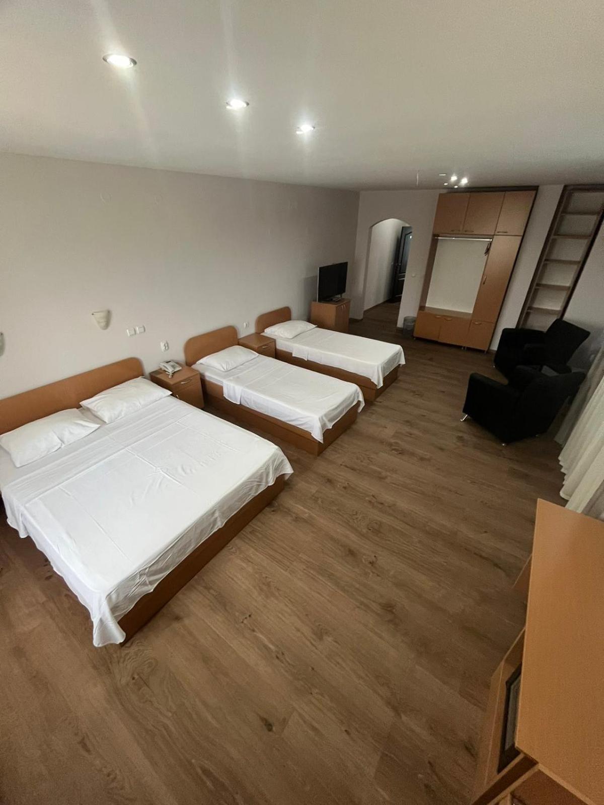 Hotel Elegance Beograd Bagian luar foto