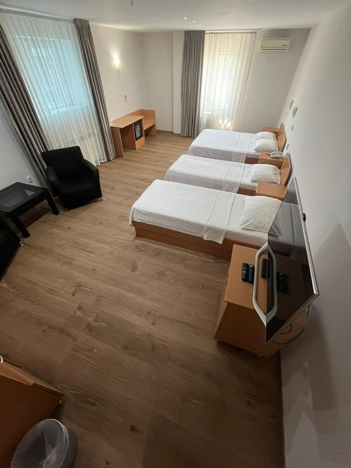 Hotel Elegance Beograd Bagian luar foto