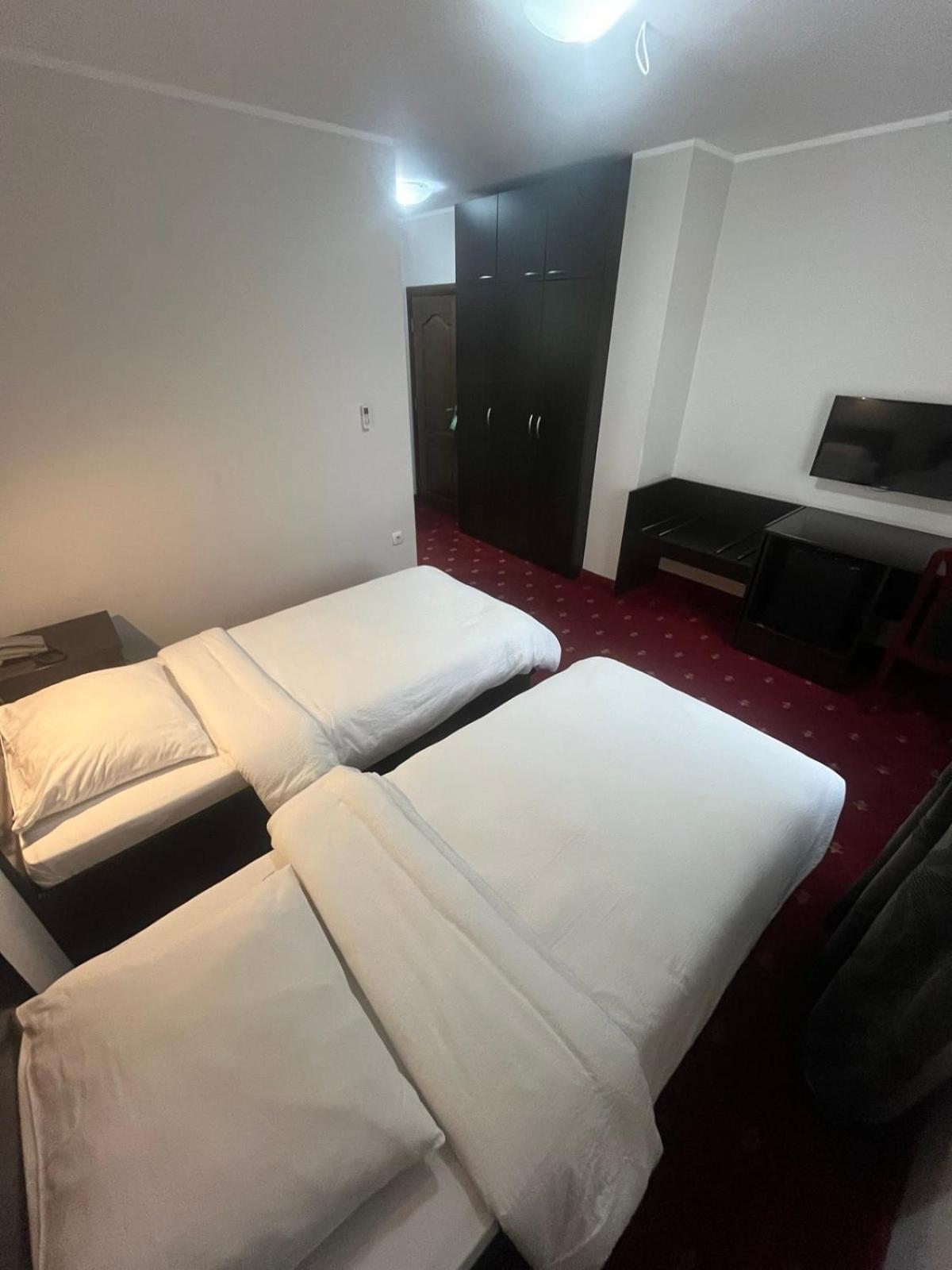 Hotel Elegance Beograd Bagian luar foto