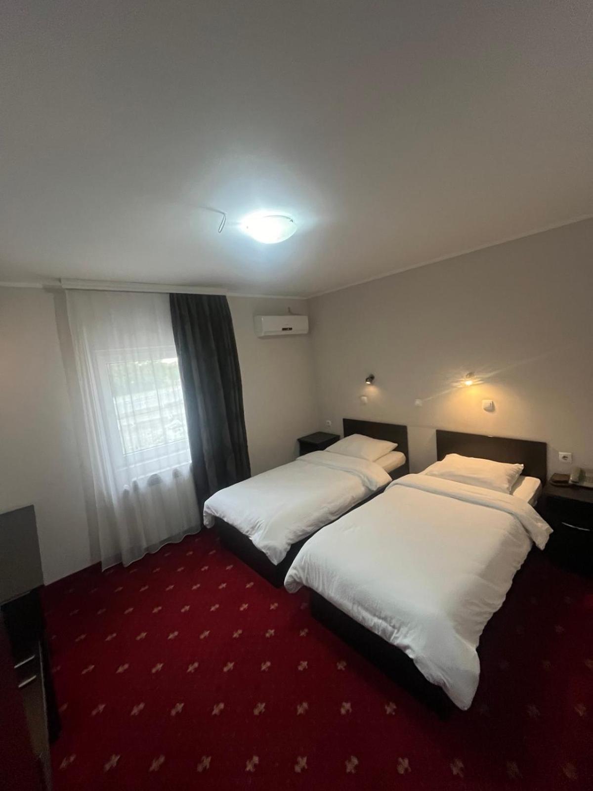 Hotel Elegance Beograd Bagian luar foto