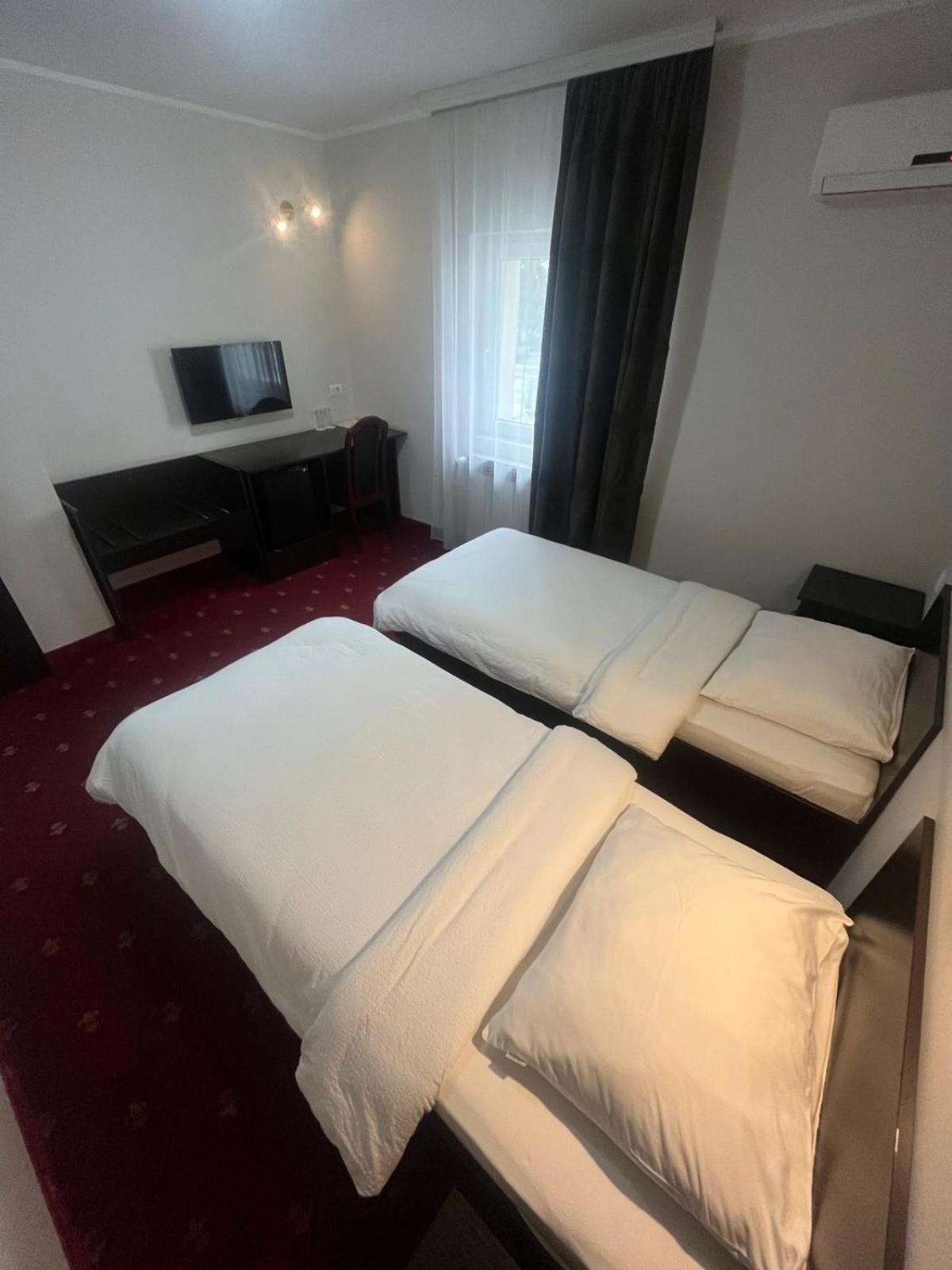 Hotel Elegance Beograd Bagian luar foto