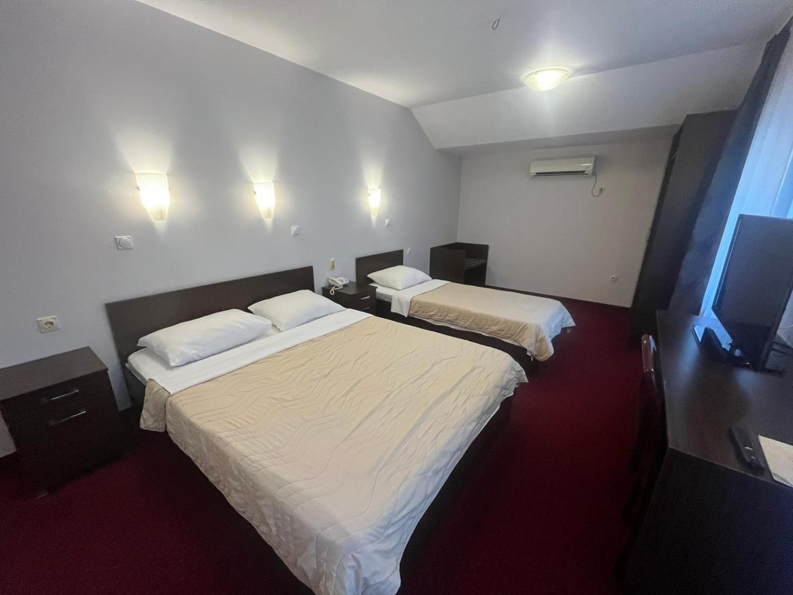 Hotel Elegance Beograd Bagian luar foto