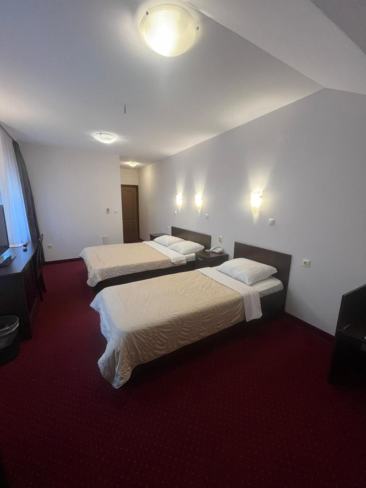 Hotel Elegance Beograd Bagian luar foto