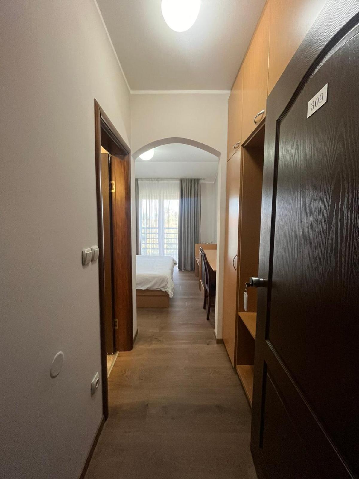 Hotel Elegance Beograd Bagian luar foto