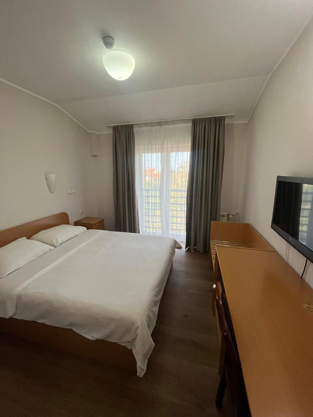 Hotel Elegance Beograd Bagian luar foto