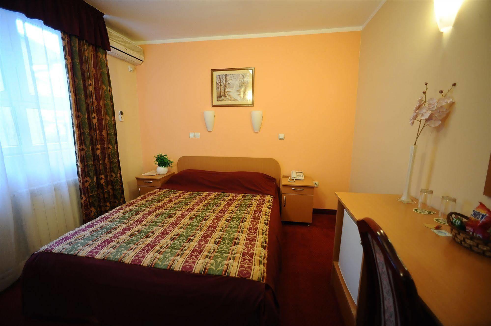 Hotel Elegance Beograd Bagian luar foto