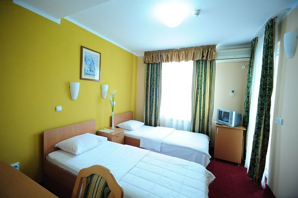 Hotel Elegance Beograd Bagian luar foto